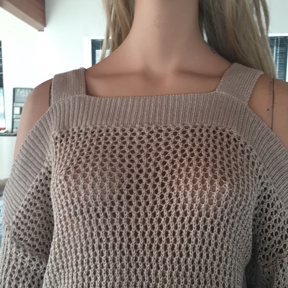 Great Zara Beige Cold Shoulder Cropped Sweater - Picture 3 of 4